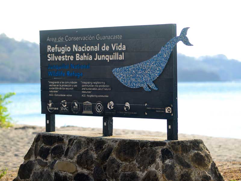 sinal de praia para o refúgio nacional de vida selvagem
