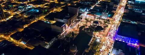 Vista aérea de todos os hotéis do Vale Central à noite