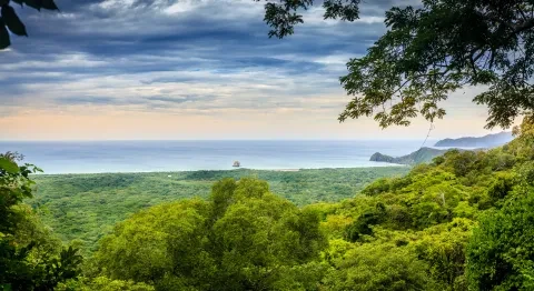 Vista panorâmica da costa do Pacífico no Parque Nacional de Santa Rosa, na Costa Rica