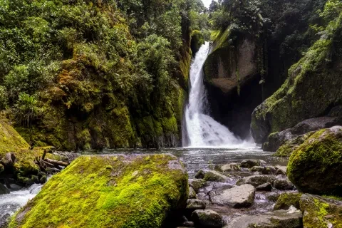 cachoeira em quetzales