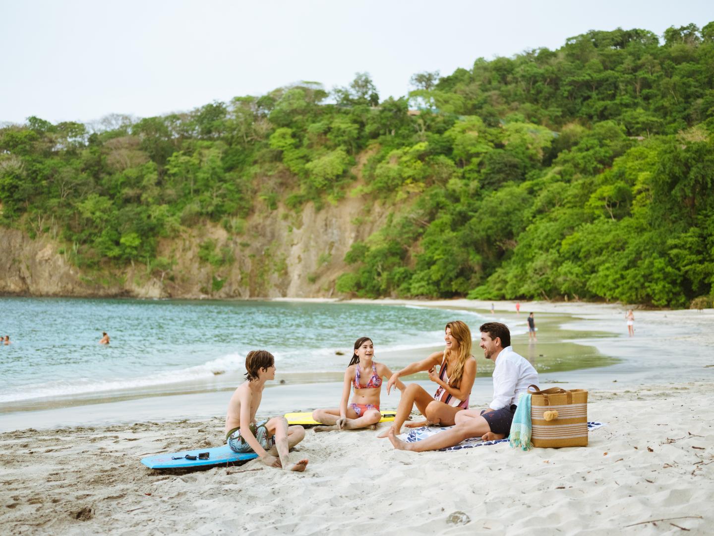 família na praia