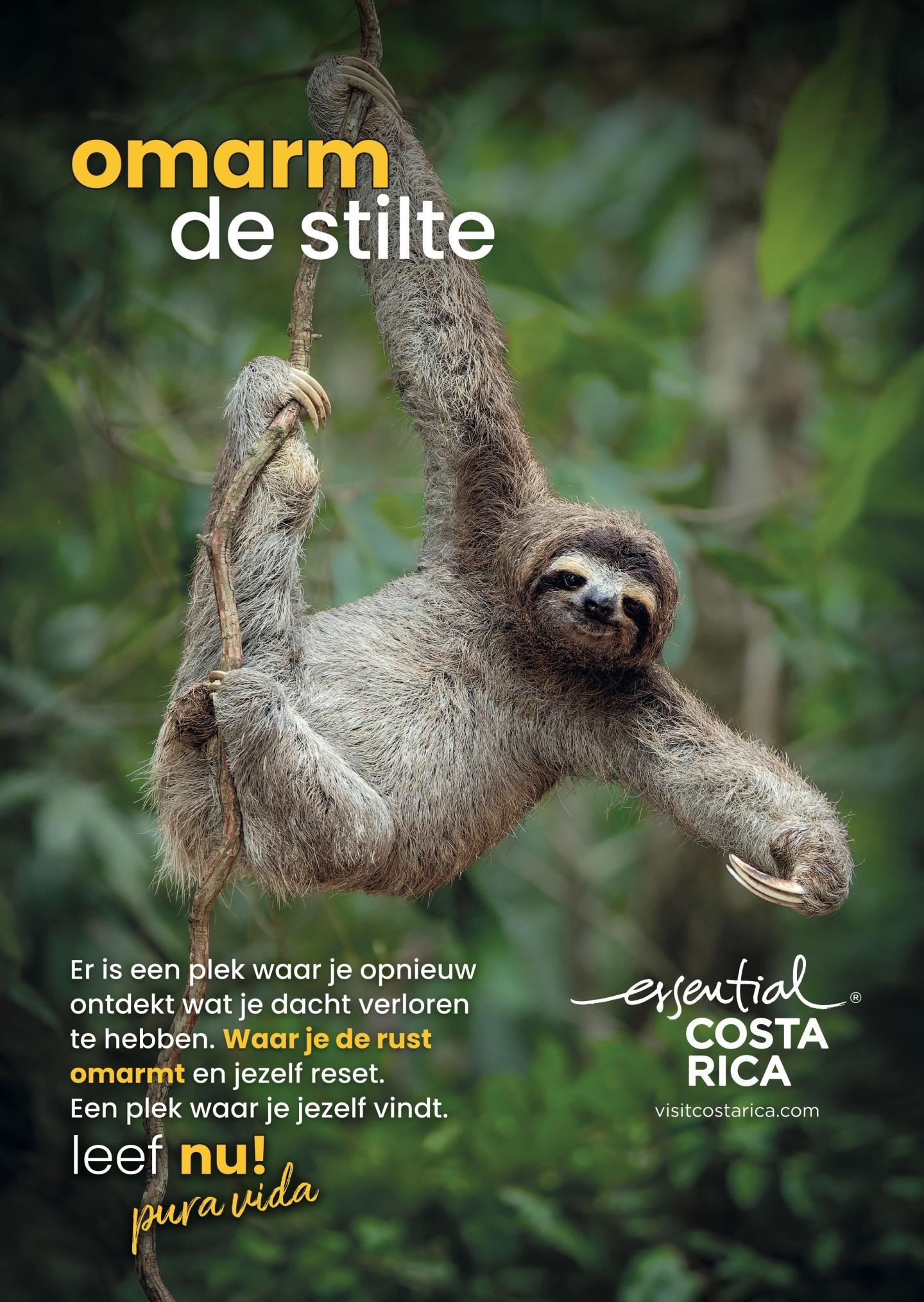 Anúncio com foto de uma preguiça pendurada num galho numa exuberante floresta tropical. Título: «abraça o silêncio». O texto fala sobre redescobrir o que pensavas ter perdido e recomeçar. Logótipo: «esencial Costa Rica, visitcostarica.com.