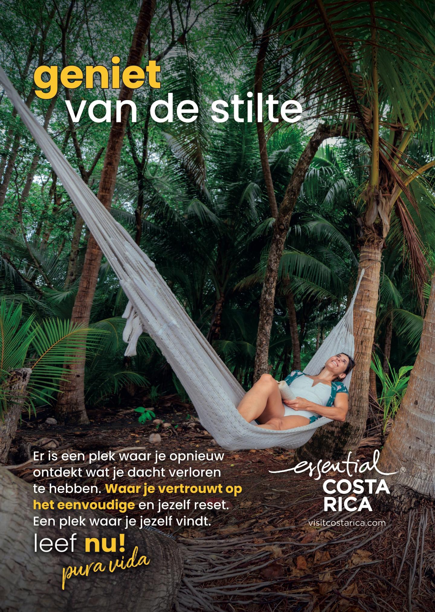Anúncio com foto de uma mulher a relaxar numa rede entre palmeiras num cenário tropical. Título: «Aproveite o silêncio». Logótipo: «esencial Costa Rica, visitcostarica.com.